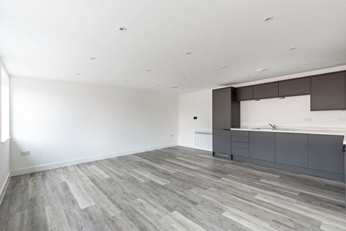 1 Bedroom Flat To Rent In Queens Square, Crawley, RH10