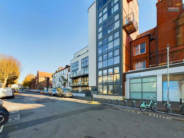 2 Bedroom Flat To Rent In Connaught Road, Hove, BN3