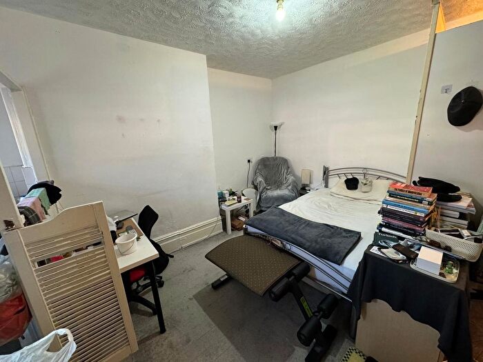 Block Of Flats To Rent In Cardigan Road, Leeds, LS6