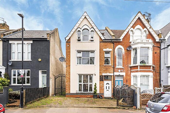 5 Bedroom Semi Detached House For Sale In Whittington Road, Bowes Park, N22