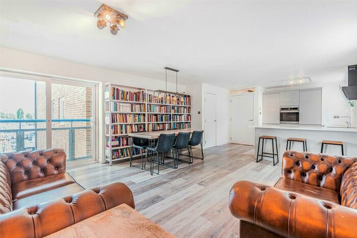 2 Bedroom Apartment To Rent In Boat Lifter Way, South Dock Marina, Surrey Docks, SE16