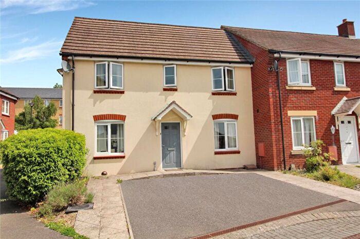 3 Bedroom End Of Terrace House For Sale In Fontmell Close, Redhouse, Swindon, Wiltshire, SN25