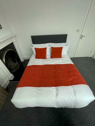 6 Bedroom House Of Multiple Occupation To Rent In Station Road, Ilkeston, Derbyshire, DE7