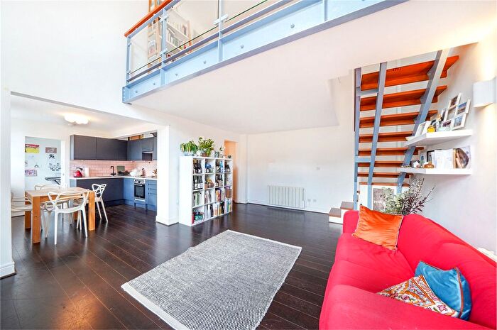 3 Bedroom Flat To Rent In Manor Gardens, London, N7