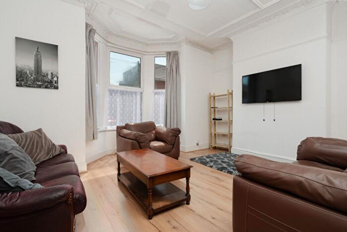 5 Bedroom Terraced House To Rent In Bedroom House, Ferndale Road, Liverpool, L15