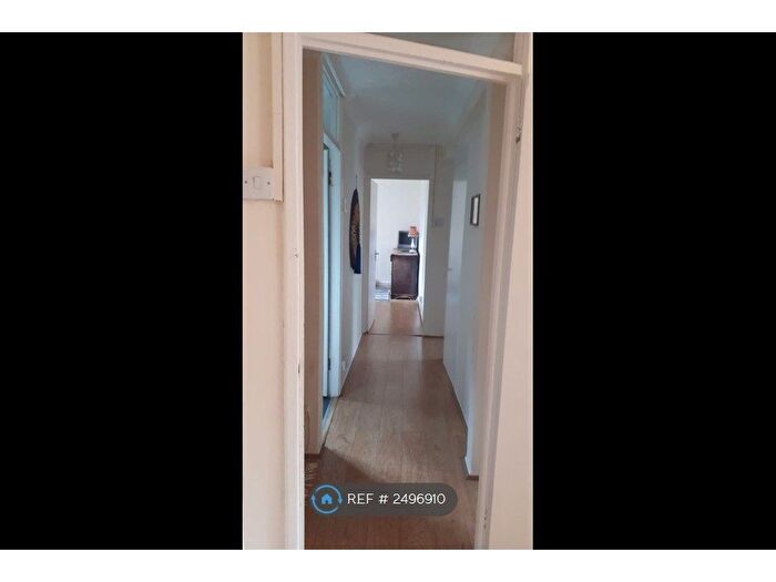 2 Bedroom Flat To Rent In Bardwell Court, St. Albans, AL1