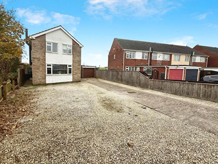 3 Bedroom Detached House For Sale In St. Nicholas Drive, Grimsby, Lincolnshire, DN37