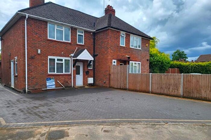 3 Bedroom Semi-Detached House To Rent In Addlestone, Surrey, KT15