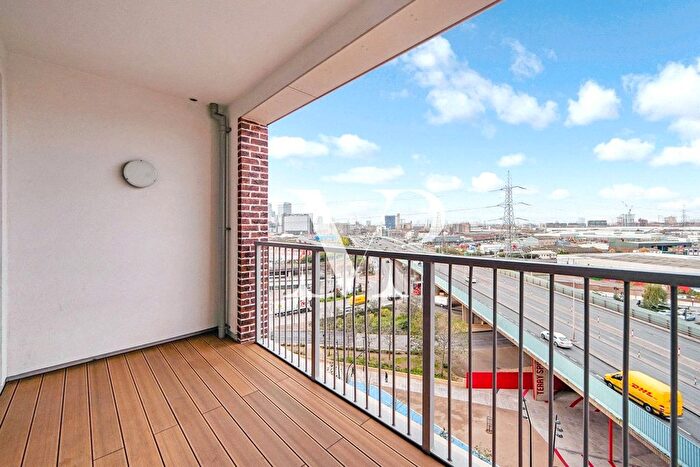 2 Bedroom Flat To Rent In Canning Town, Discovery Tower, London, E16