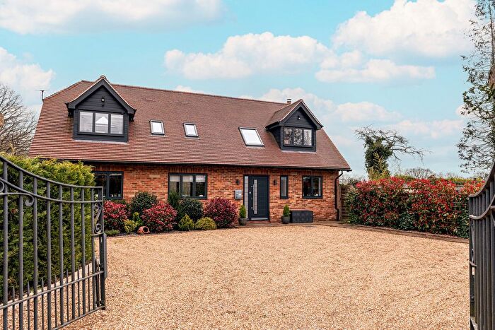 4 Bedroom Detached House For Sale In Roodlands Lane, Four Elms, Edenbridge, TN8