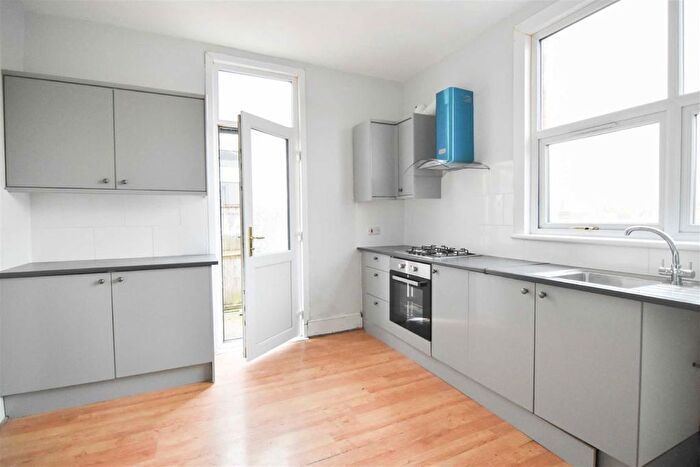 3 Bedroom Flat To Rent In London Road, Thornton Heath, CR7