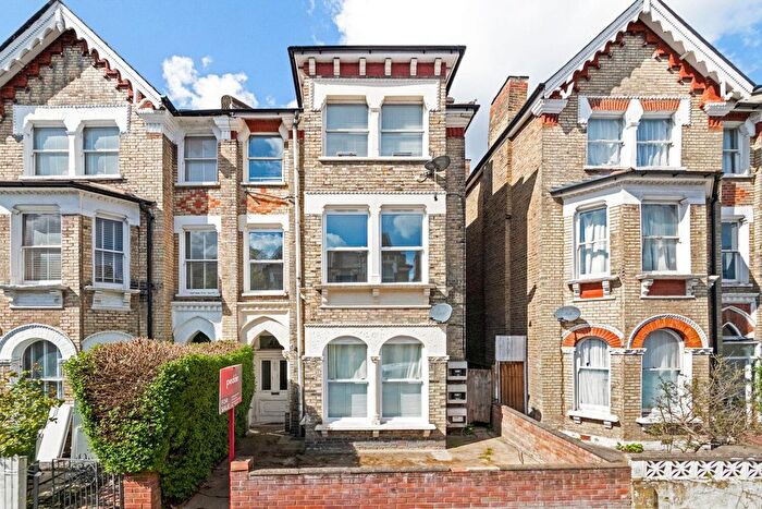2 Bedroom Flat To Rent In Oakhurst Grove, East Dulwich, London, SE22