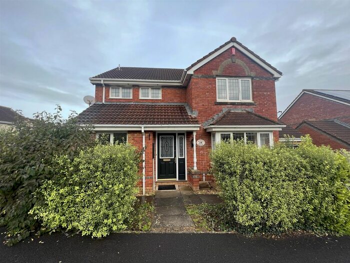 4 Bedroom Property To Rent In Rope Walk, Wellington, TA21