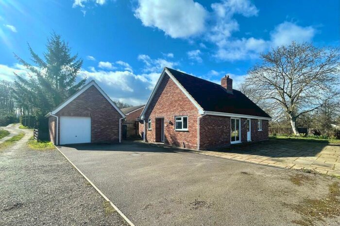 2 Bedroom Detached Bungalow For Sale In East View, Freckenham, Bury St. Edmunds, IP28