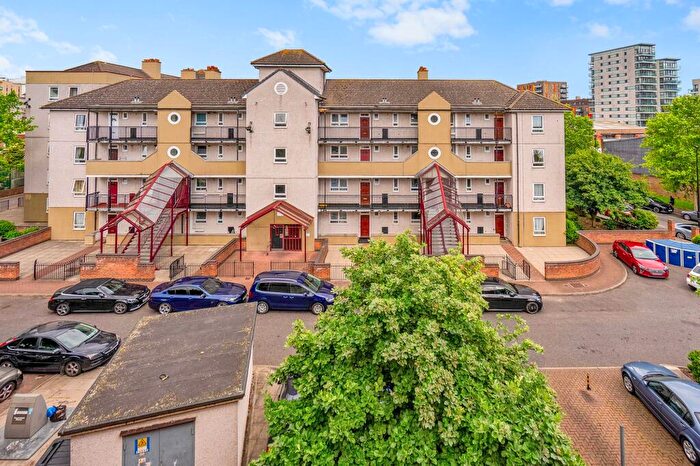 3 Bedroom Maisonette For Sale In Thomas Road, Limehouse, E14
