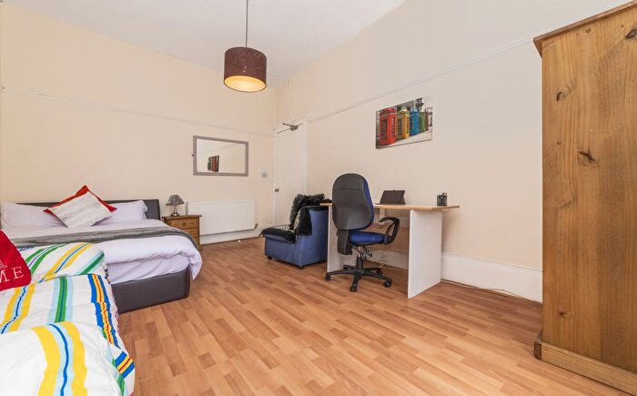 4 Bedroom Flat To Rent In Elderslie Street, Glasgow, G3