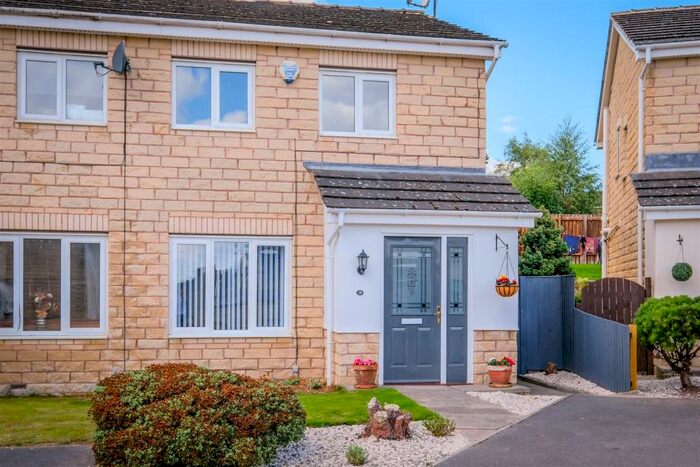 3 Bedroom Semi-Detached House To Rent In College Avenue, Huddersfield, HD3