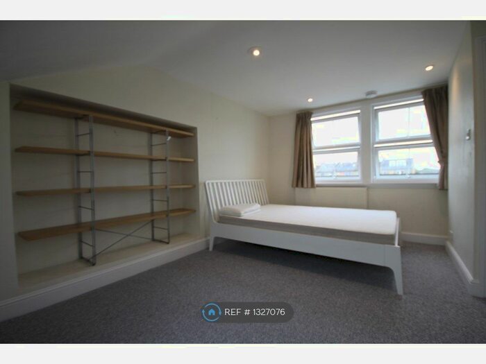 3 Bedroom Flat To Rent In Raeburn Street, London, SW2