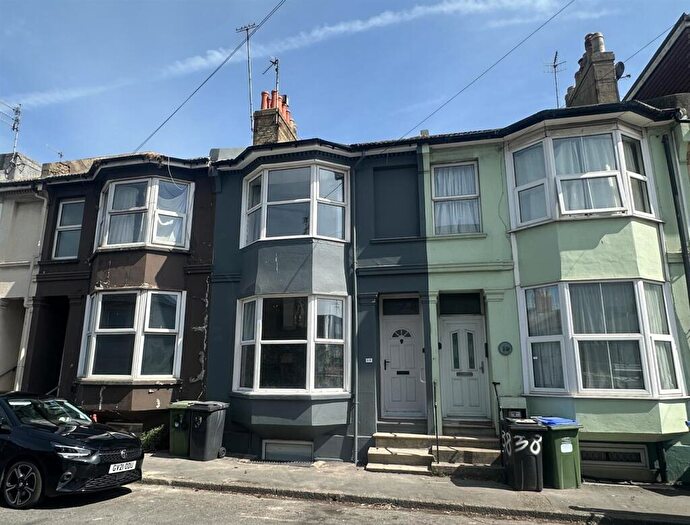 4 Bedroom House To Rent In South Road, Newhaven, BN9