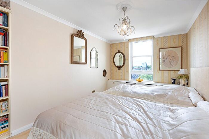 2 Bedroom Flat For Sale In Cheyne Walk, Chelsea, London, SW3