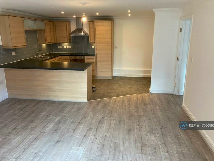 2 Bedroom Flat To Rent In Moss Hey, Wirral, CH63