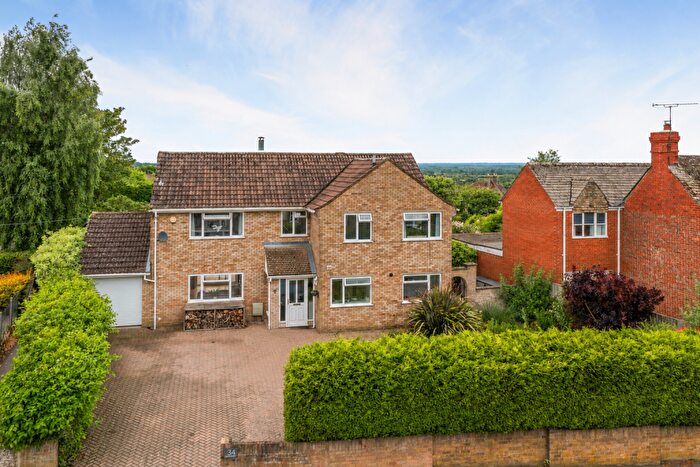 4 Bedroom Detached House For Sale In Lechlade Road, Highworth, SN6