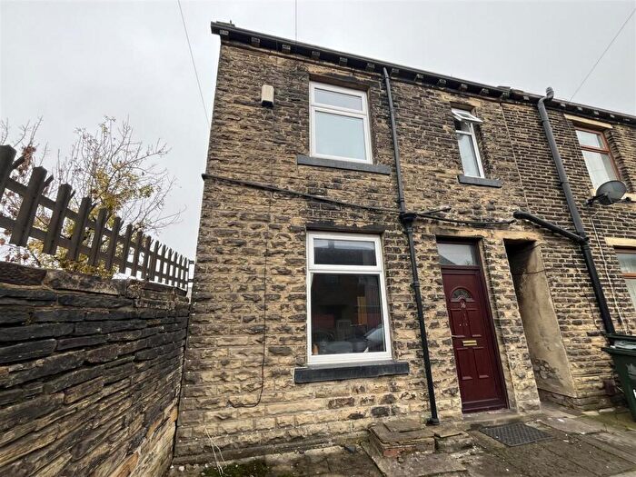 2 Bedroom End Of Terrace House For Sale In Alma Street, Cutler Heights, Bradford, BD4