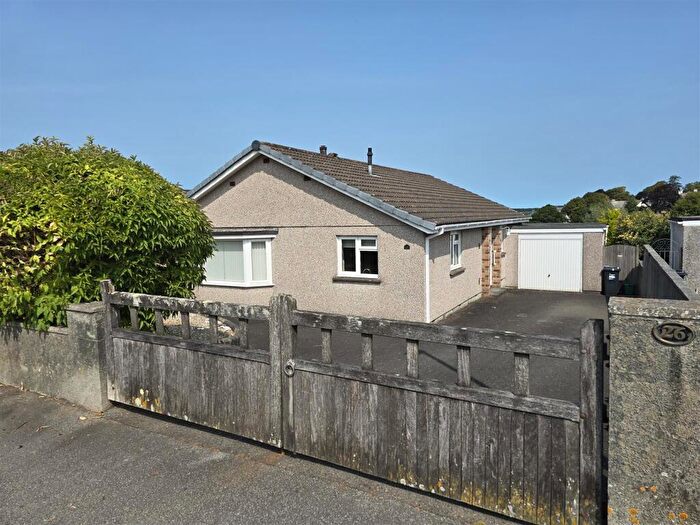 2 Bedroom Detached Bungalow For Sale In Dunheved Fields, Launceston, PL15