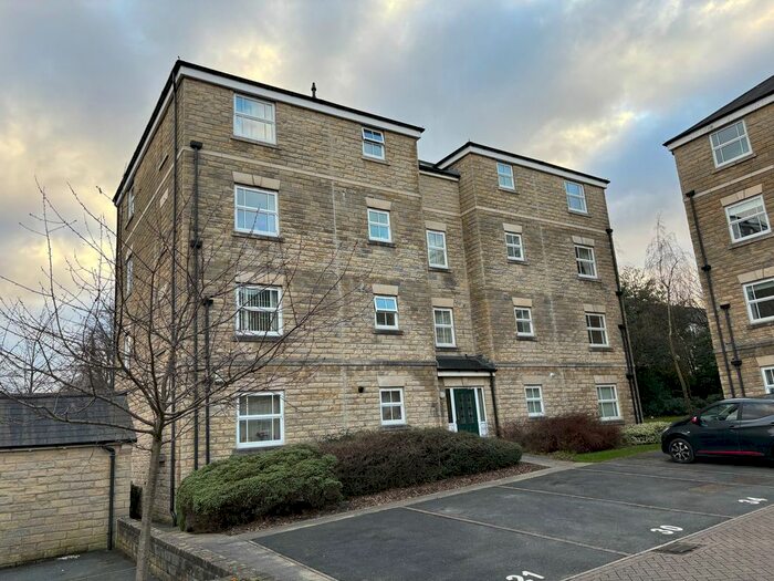 3 Bedroom Flat To Rent In Bishopdale Court, Halifax, HX1