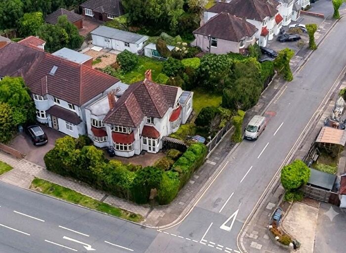 5 Bedroom Detached House For Sale In Selvage Lane, London, NW7