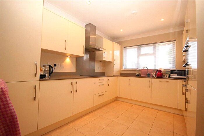 1 Bedroom Detached House To Rent In Aldershot Road, Guildford, Surrey, GU2