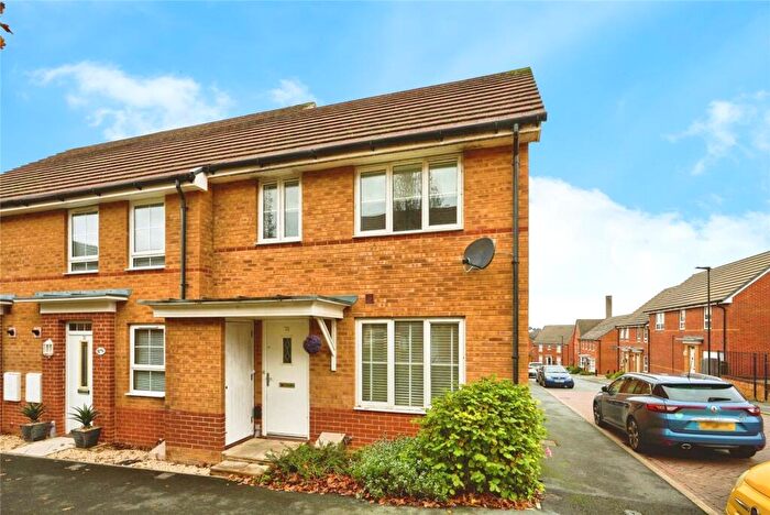 2 Bedroom End Of Terrace House For Sale In Captains Parade, East Cowes, Isle Of Wight, PO32