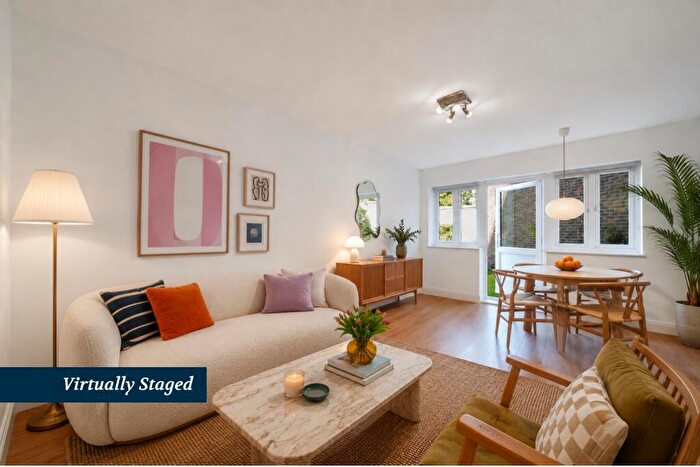 2 Bedroom Flat For Sale In Crewys Road, Childs Hill, NW2