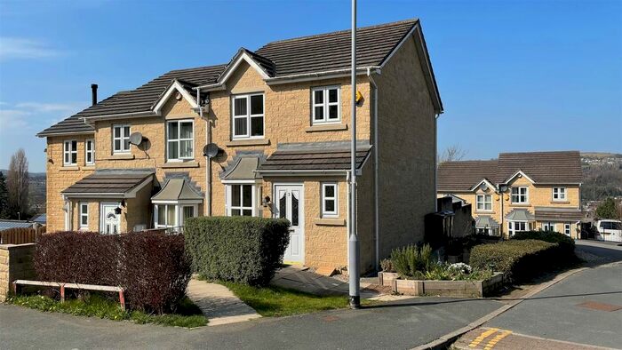 3 Bedroom Semi-Detached House To Rent In Mires Beck Close, Windhill, Shipley, BD18