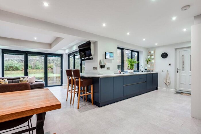 4 Bedroom Detached House For Sale In West End Drive, Cleckheaton, BD19