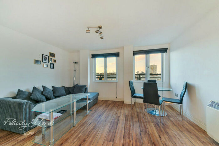 2 Bedroom Apartment For Sale In Locksons Close, London, E14