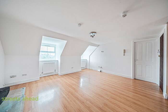 2 Bedroom Flat To Rent In St. Pauls Road, Thornton Heath, CR7