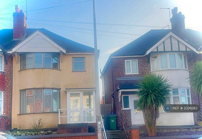 3 Bedroom Semi-Detached House To Rent In Bromford Lane, West Bromwich, B70