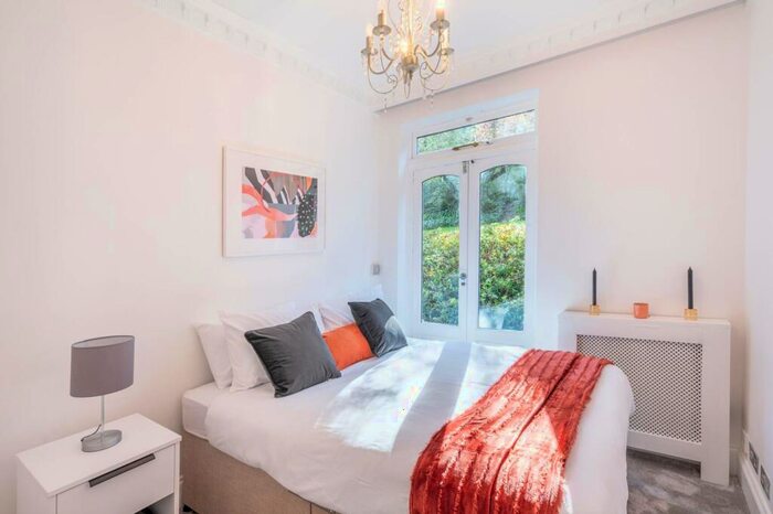 3 Bedroom Flat To Rent In Frognal, Hampstead, London, NW3
