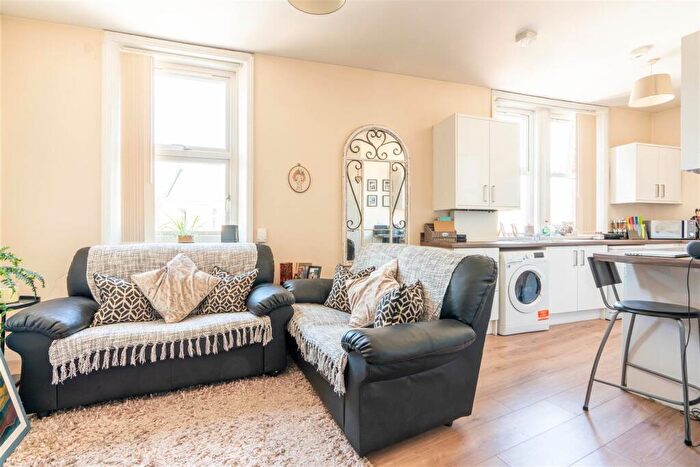 2 Bedroom Maisonette To Rent In £.pppw - Rothbury Terrace, Heaton, NE6