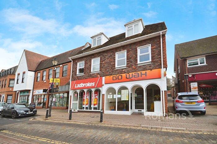 3 Bedroom Flat To Rent In High Street, Burnham, Slough, SL1