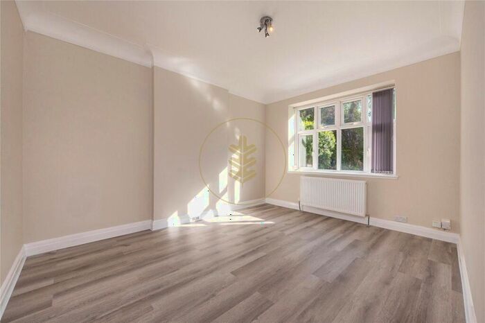 3 Bedroom Apartment To Rent In Princes Court, Kilburn, NW2
