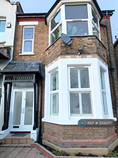 2 Bedroom Flat To Rent In Springfield Road, London, N11
