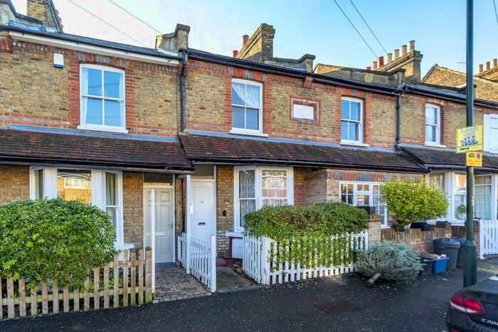 2 Bedroom Property To Rent In Sunnyside Road, Teddington TW11