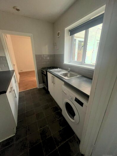 3 Bedroom Flat To Rent In Howlett Hall Road, Newcastle Upon Tyne, NE15