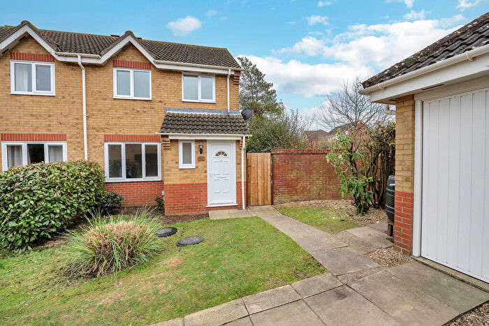 3 Bedroom Semi-Detached House To Rent In Calthorpe Close, Bury St. Edmunds, IP32