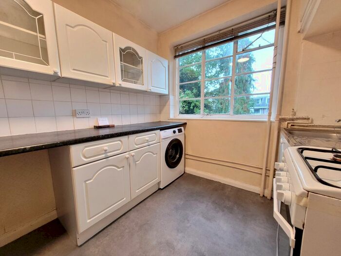 2 Bedroom Flat To Rent In Colney Hatch Lane, London, N10