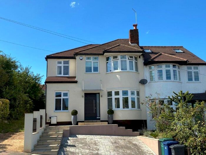 4 Bedroom Semi-Detached House To Rent In Rushdene Avenue, Barnet, EN4