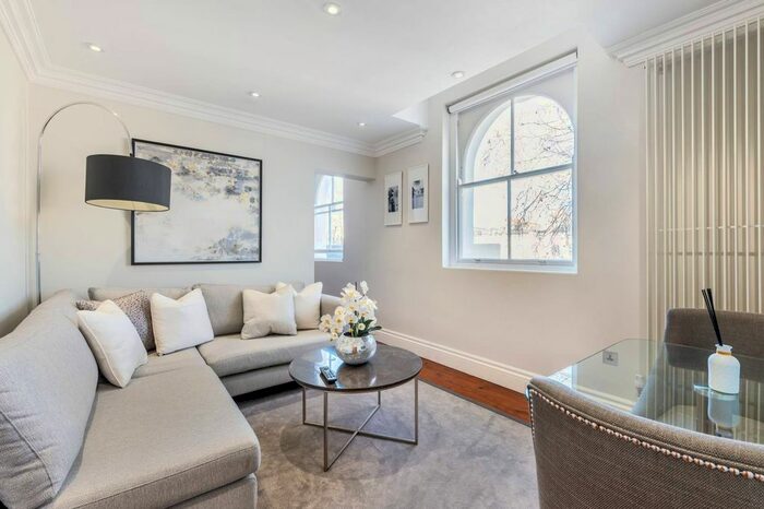 2 Bedroom Flat To Rent In Kensington Gardens Square, Bayswater, London, W2