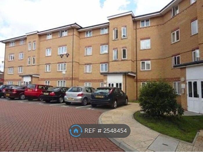 2 Bedroom Flat To Rent In Centurion Court, London, SE18